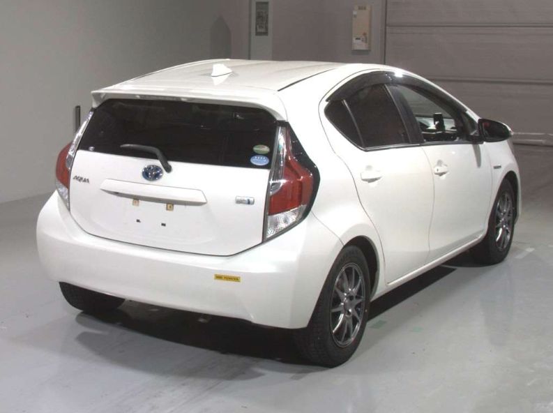  30564  TOYOTA AQUA  2017  