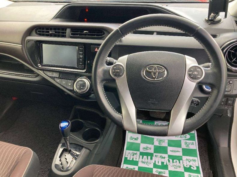  30564  TOYOTA AQUA  2017  