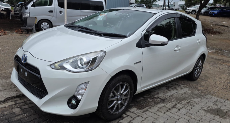  30564  TOYOTA AQUA  2017  