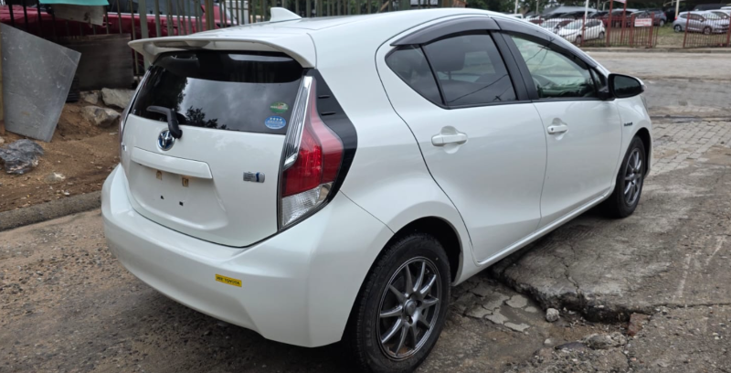  30564  TOYOTA AQUA  2017  