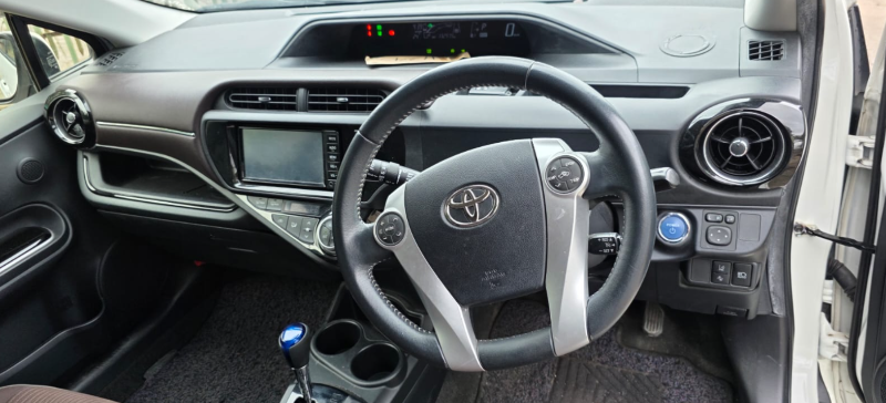  30564  TOYOTA AQUA  2017  