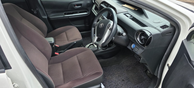  30564  TOYOTA AQUA  2017  