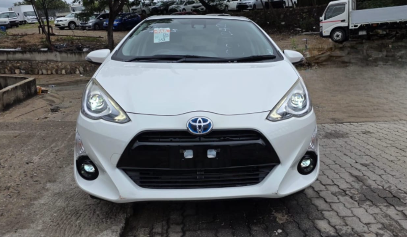  30564  TOYOTA AQUA  2017  