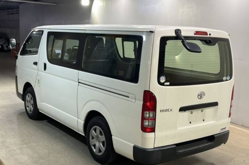  30572  TOYOTA HIACE  2017  