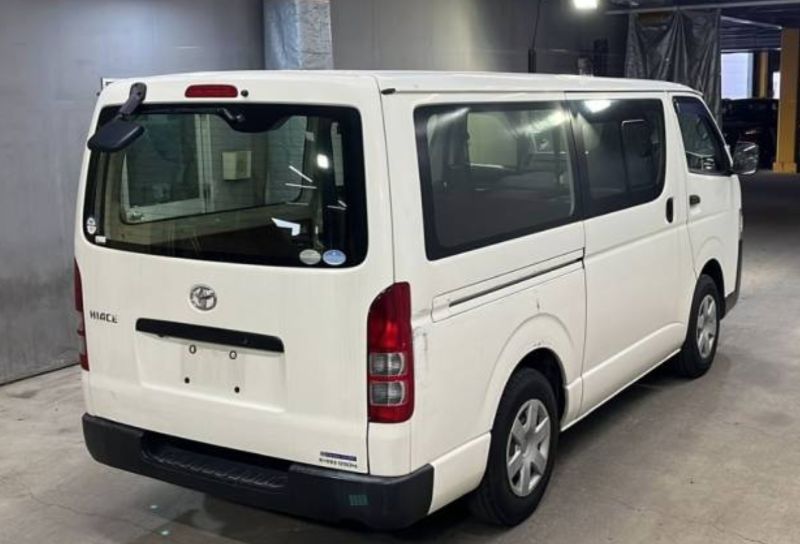  30572  TOYOTA HIACE  2017  