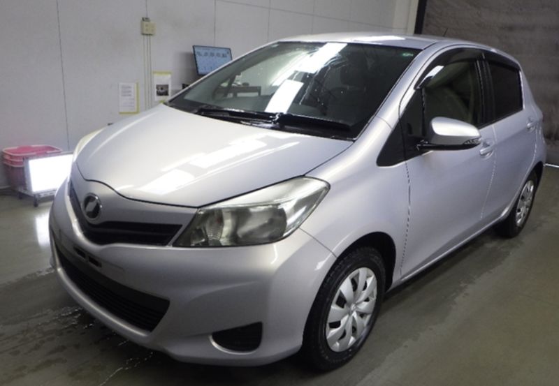  30587  TOYOTA VITZ  2013  