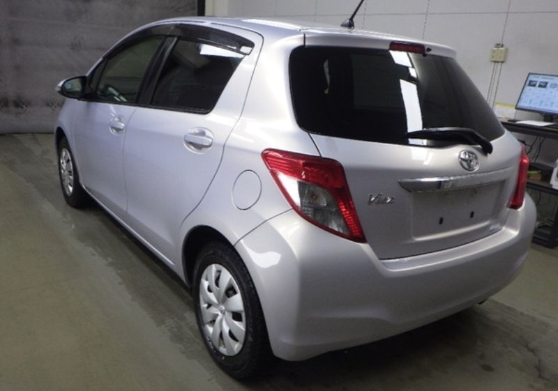  30587  TOYOTA VITZ  2013  