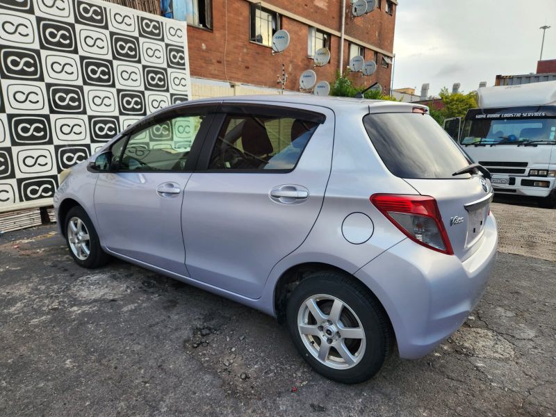  30587  TOYOTA VITZ  2013  
