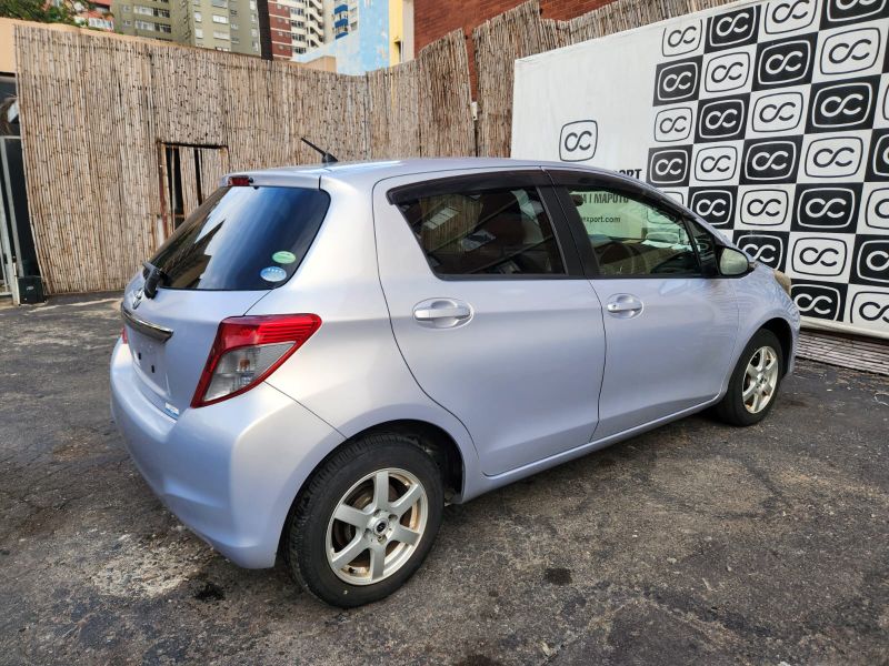  30587  TOYOTA VITZ  2013  
