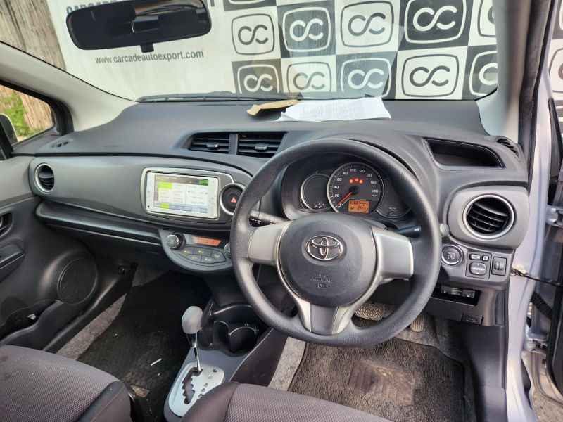  30587  TOYOTA VITZ  2013  