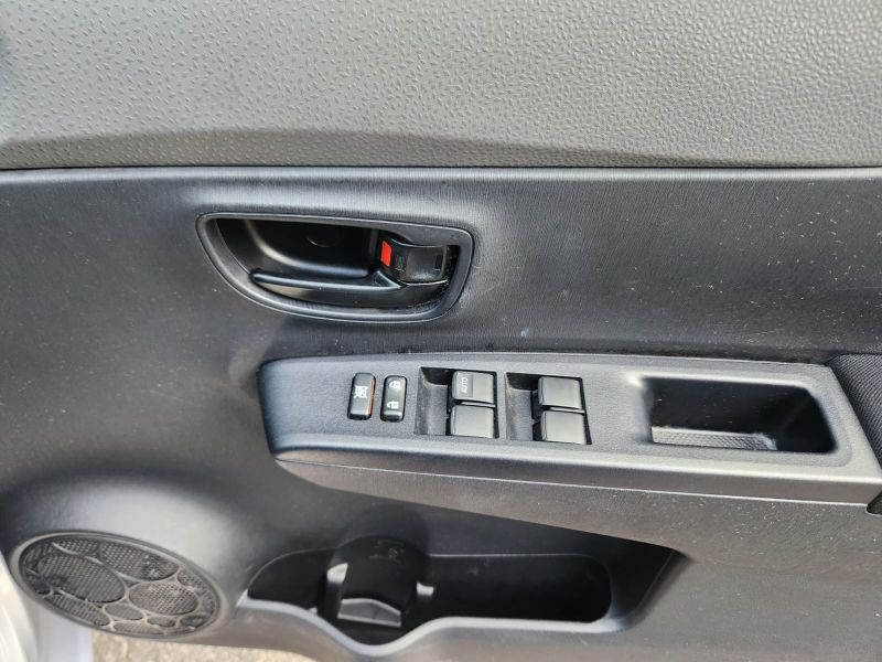  30587  TOYOTA VITZ  2013  