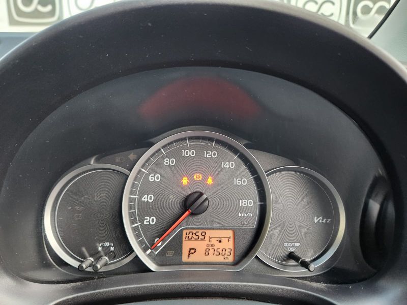  30587  TOYOTA VITZ  2013  
