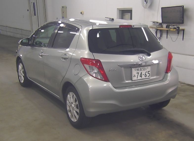  30588  TOYOTA VITZ  2012  