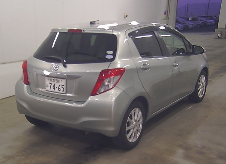  30588  TOYOTA VITZ  2012  