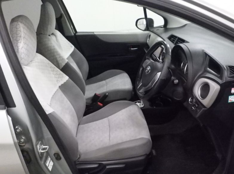  30588  TOYOTA VITZ  2012  