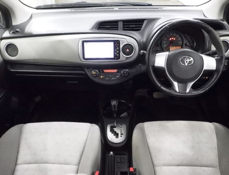  30588  TOYOTA VITZ  2012  