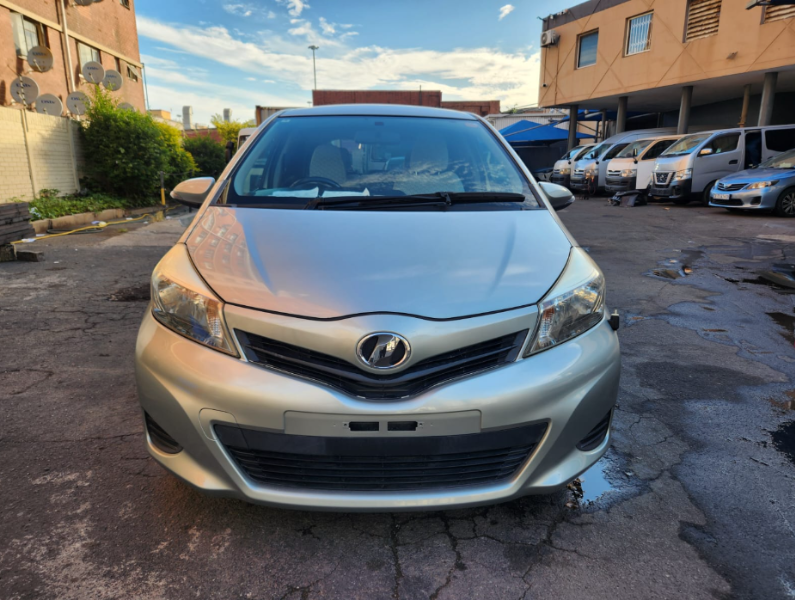  30588  TOYOTA VITZ  2012  