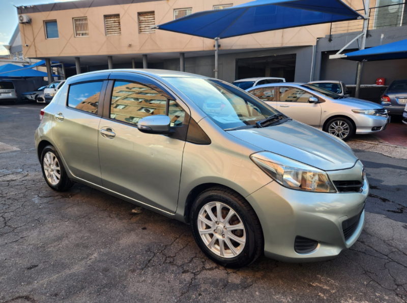  30588  TOYOTA VITZ  2012  