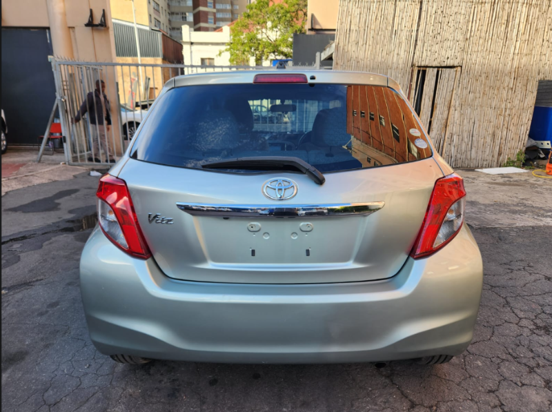  30588  TOYOTA VITZ  2012  