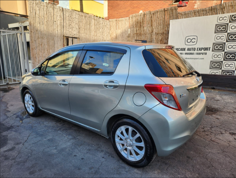  30588  TOYOTA VITZ  2012  