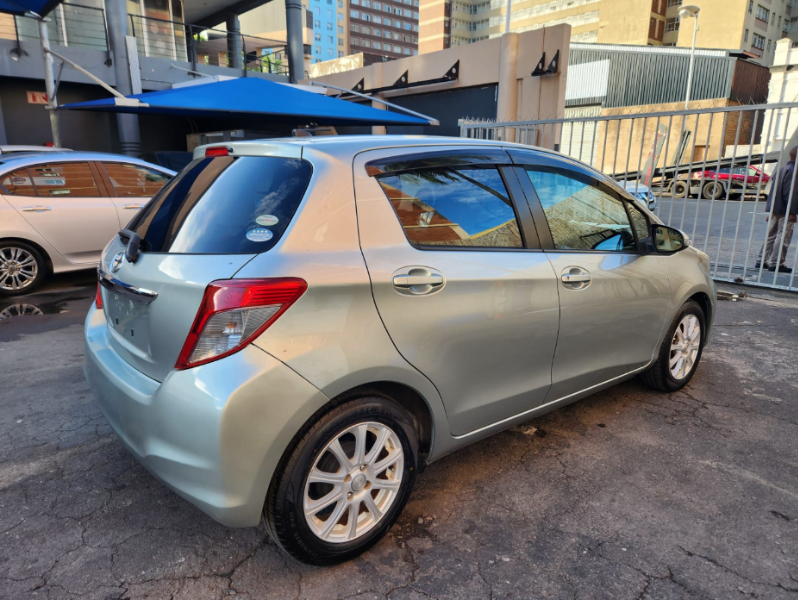 30588  TOYOTA VITZ  2012  