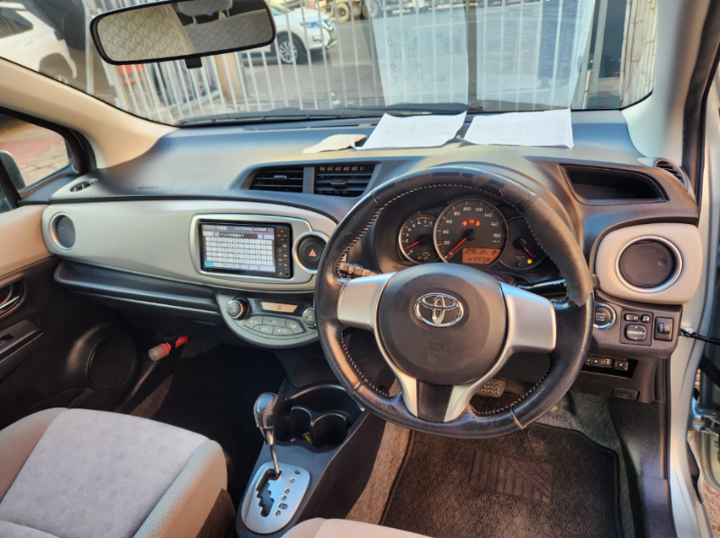  30588  TOYOTA VITZ  2012  