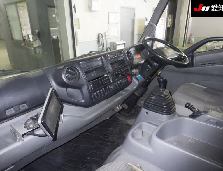  30613  HINO DUTRO  2015  