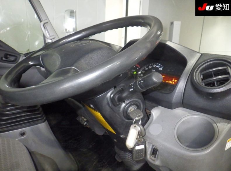  30613  HINO DUTRO  2015  