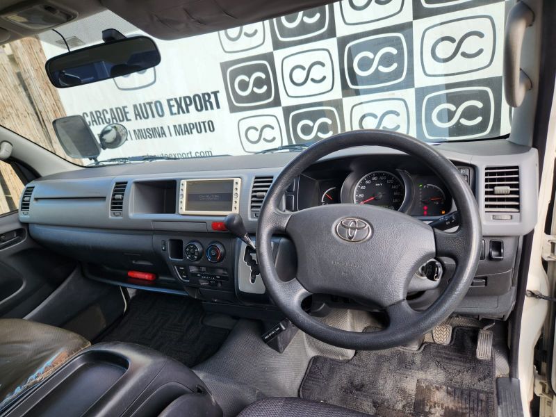  30616  TOYOTA HIACE  2011  