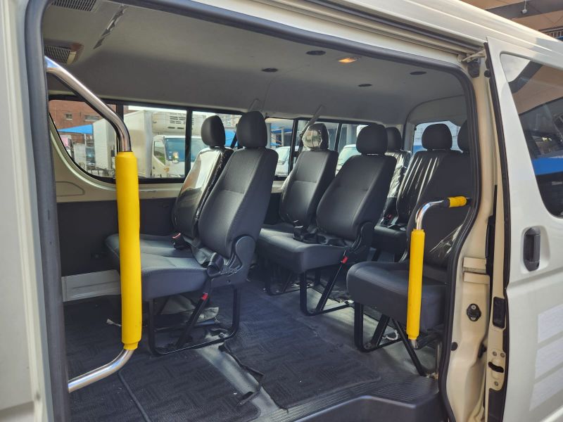  30616  TOYOTA HIACE  2011  