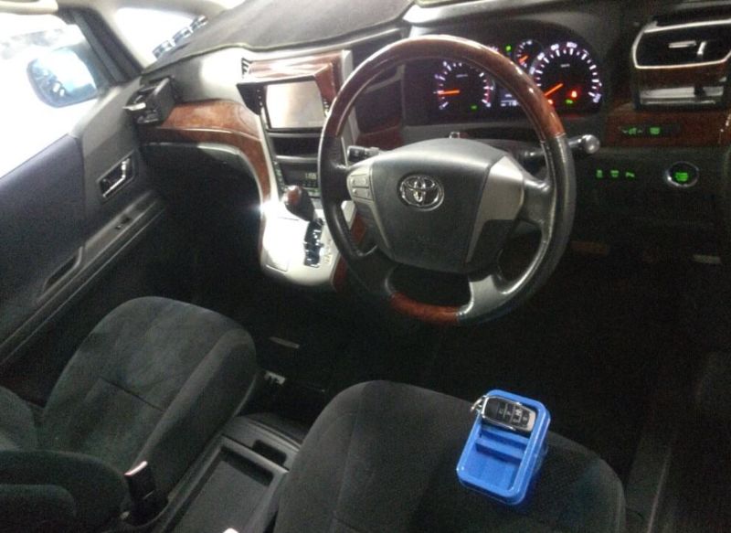  30622  TOYOTA Vellfire  2009  