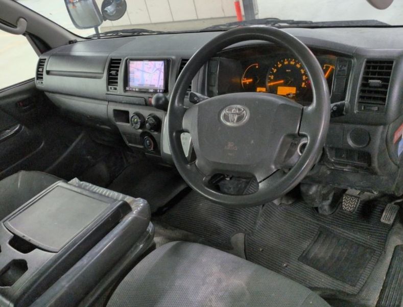 30625  TOYOTA HIACE  2017  