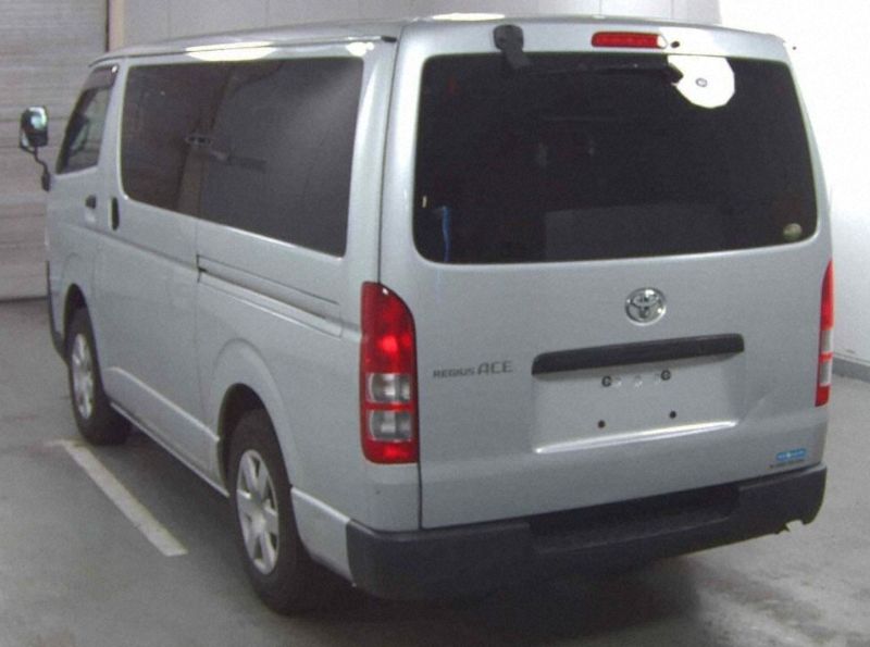  30626  TOYOTA HIACE  2016  