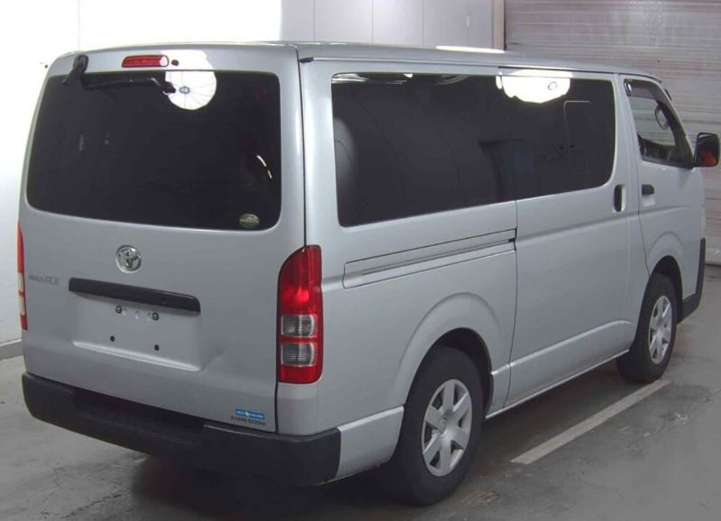  30626  TOYOTA HIACE  2016  