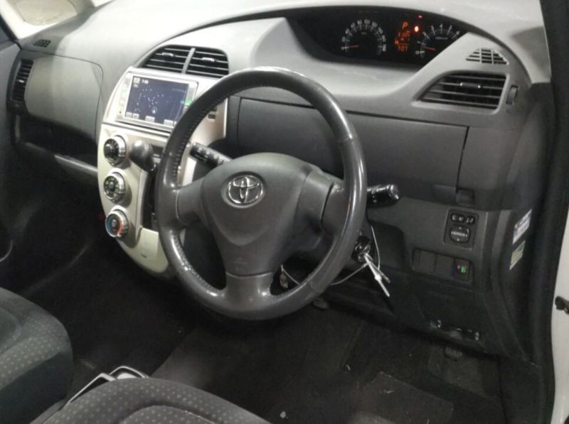  30628  TOYOTA RACTIS  2009  