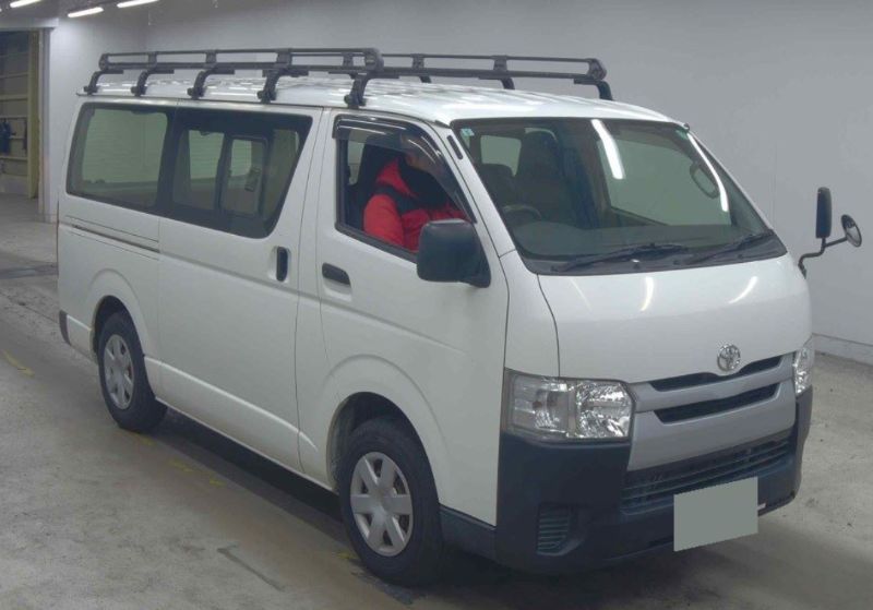  30637  TOYOTA HIACE  2017 