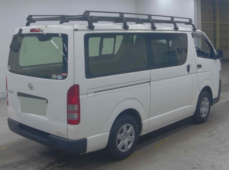  30637  TOYOTA HIACE  2017  