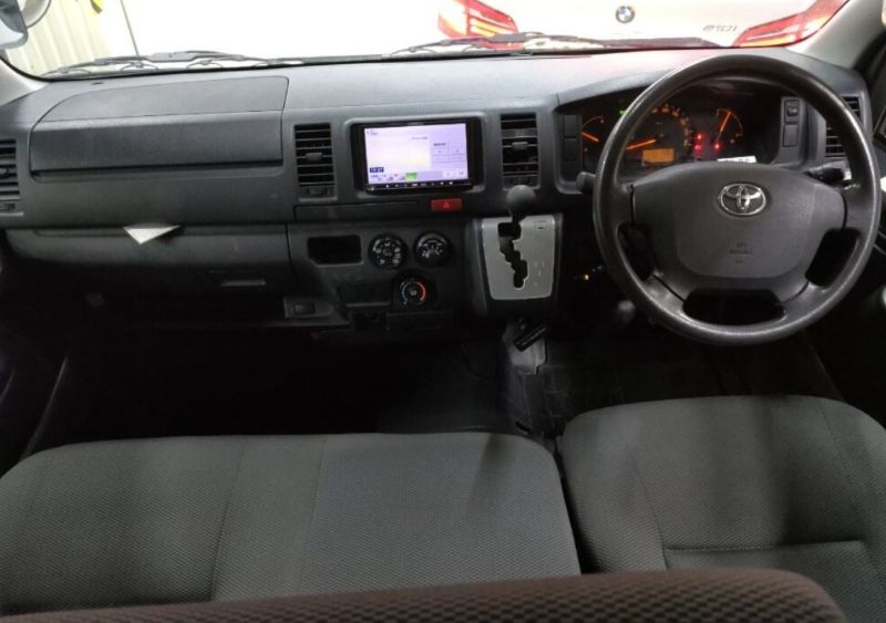  30637  TOYOTA HIACE  2017  