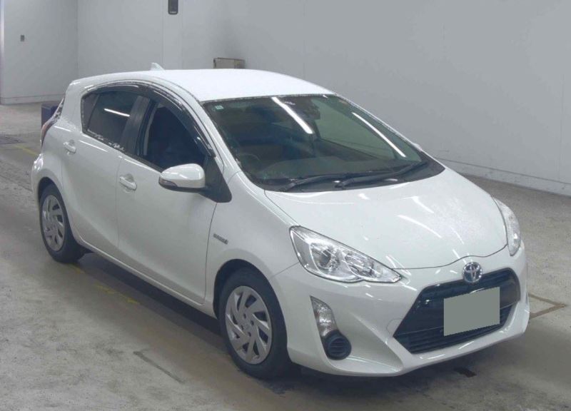  30640  TOYOTA AQUA  2017  