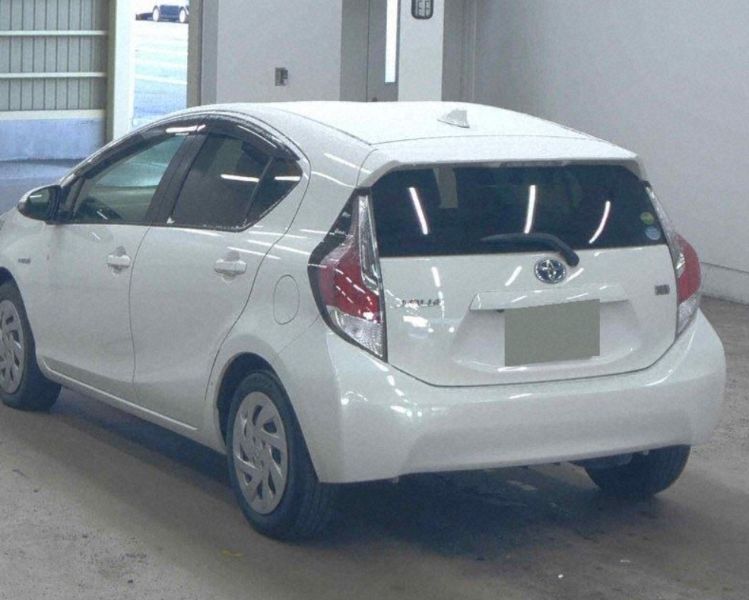  30640  TOYOTA AQUA  2017  