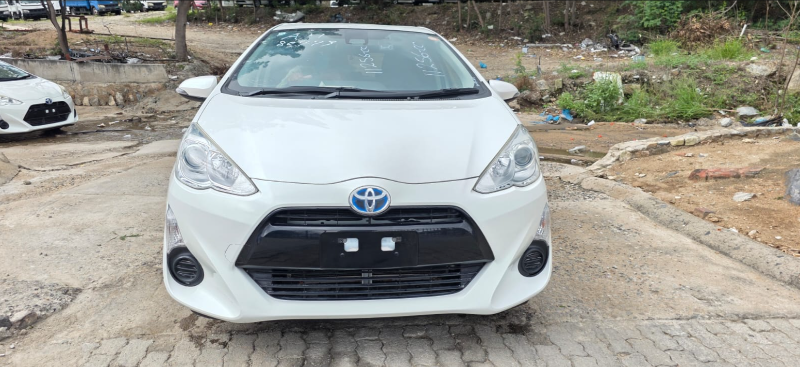  30640  TOYOTA AQUA  2017  