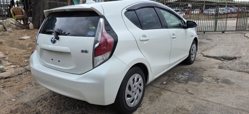  30640  TOYOTA AQUA  2017  