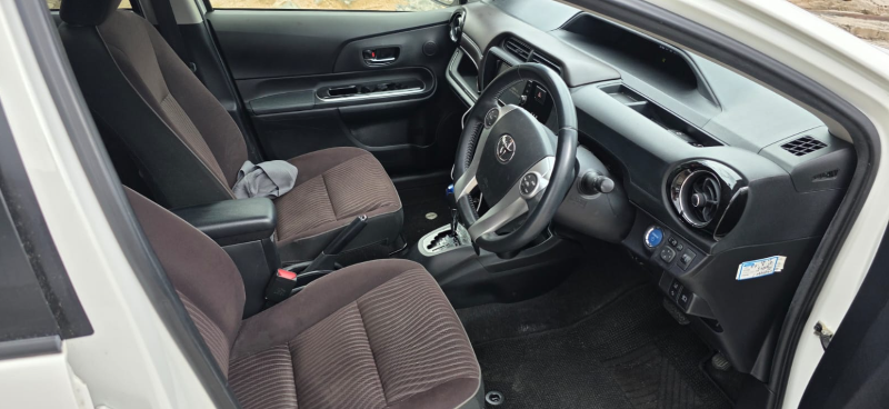  30640  TOYOTA AQUA  2017  