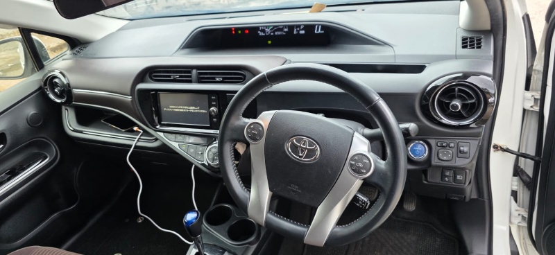  30640  TOYOTA AQUA  2017  