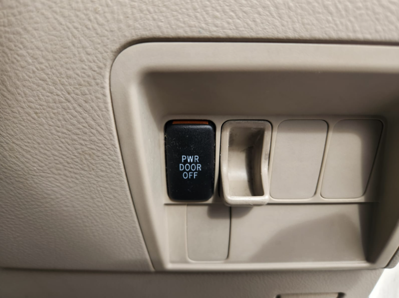  30646  TOYOTA RAUM  2004  