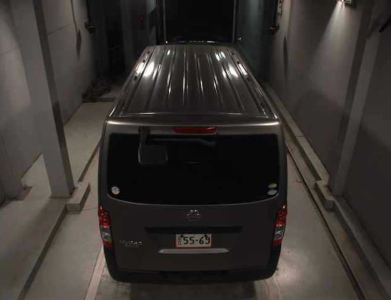  30648  NISSAN CARAVAN  2017  