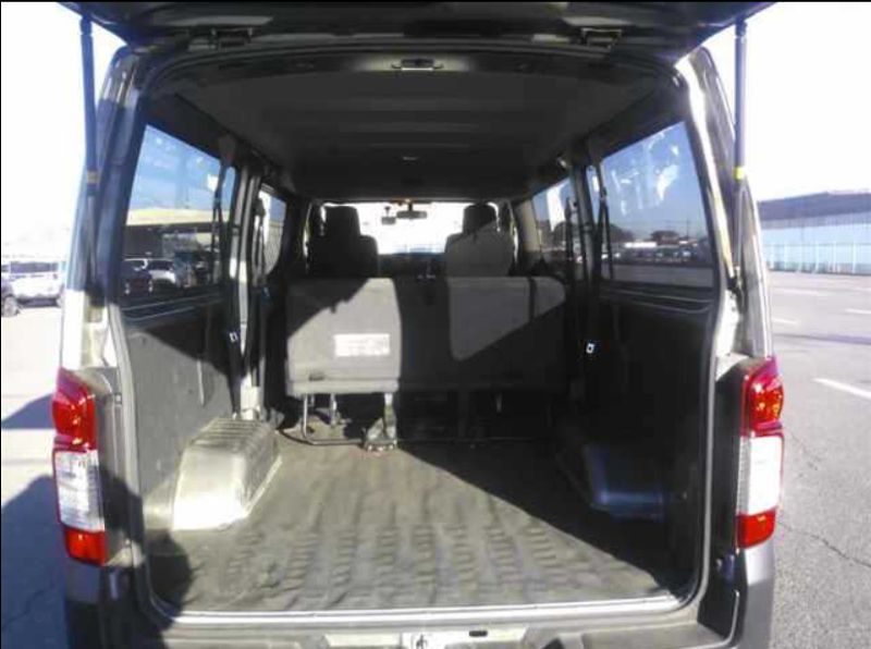  30648  NISSAN CARAVAN  2017  