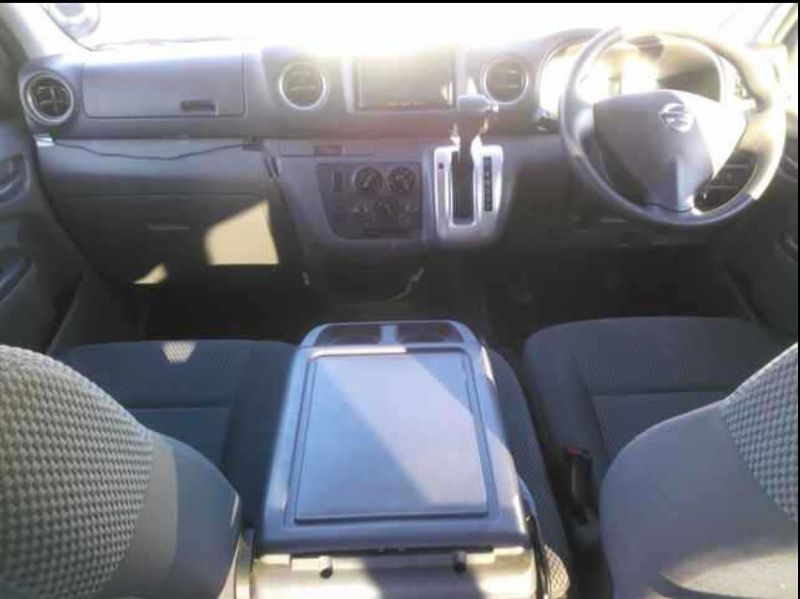  30648  NISSAN CARAVAN  2017  