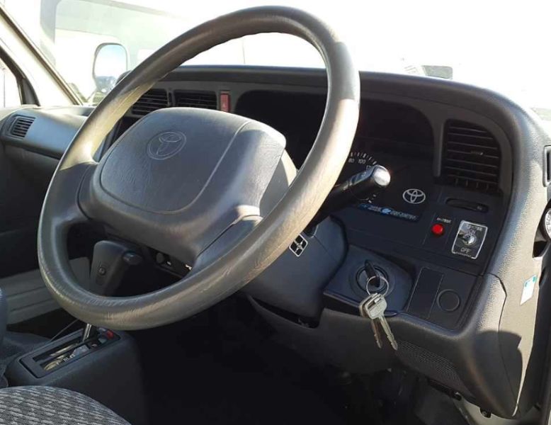  30657  TOYOTA HIACE  2002  
