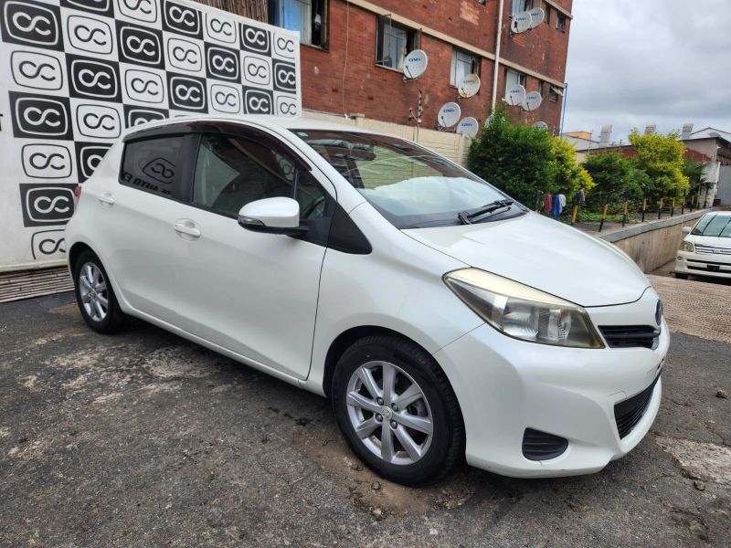  30672  TOYOTA VITZ  2011  